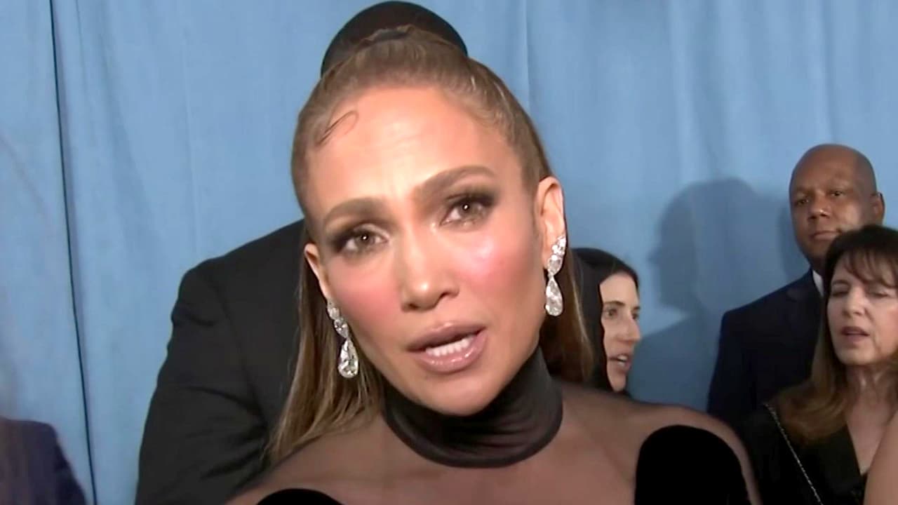 Jennifer López llegó sin Ben Affleck y "un poquito nerviosa" al estreno de su documental 'Halftime'