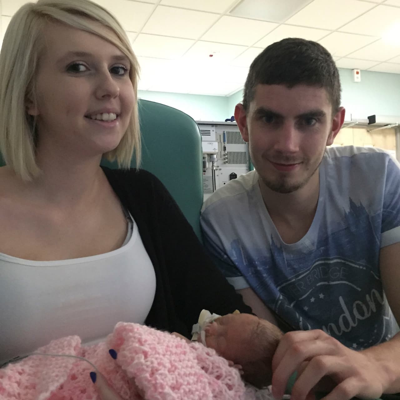 Vicki estaba muy agradecida y feliz porque su hija había sobrevivido.