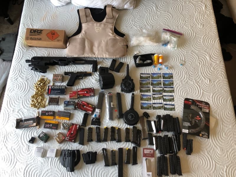 Mujer de Sacramento acusada de $535,000 en fraude al EDD y posesión de drogas y una pistola fantasma