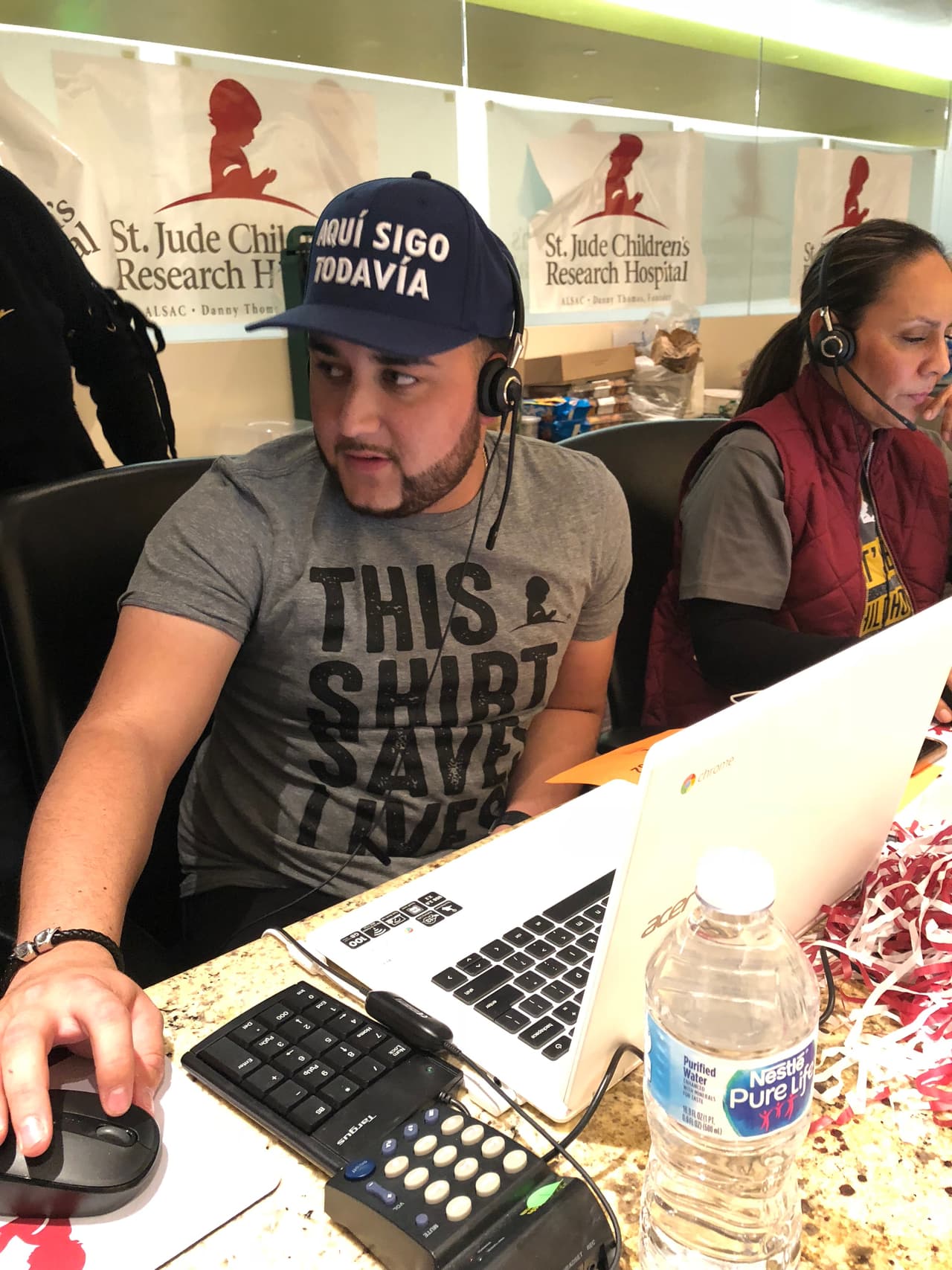 El cantante mexicano no dejó pasar la oportunidad y se convirtió en voluntario de 
<b>St. Jude</b> por un día.
<br>
<br>
<b>DONA AQUÍ: <a href="http://bit.ly/UnidosConStJude" target="_blank">bit.ly/UnidosConStJude</a></b>