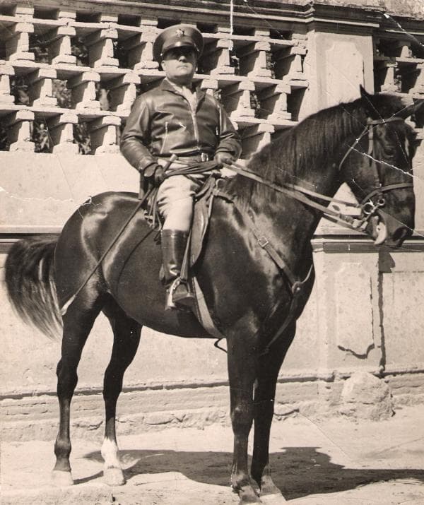 En los años 50, Roberto se mantenía muy activo como guionista escribiendo para diversos medios de comunicación como radio y televisión.