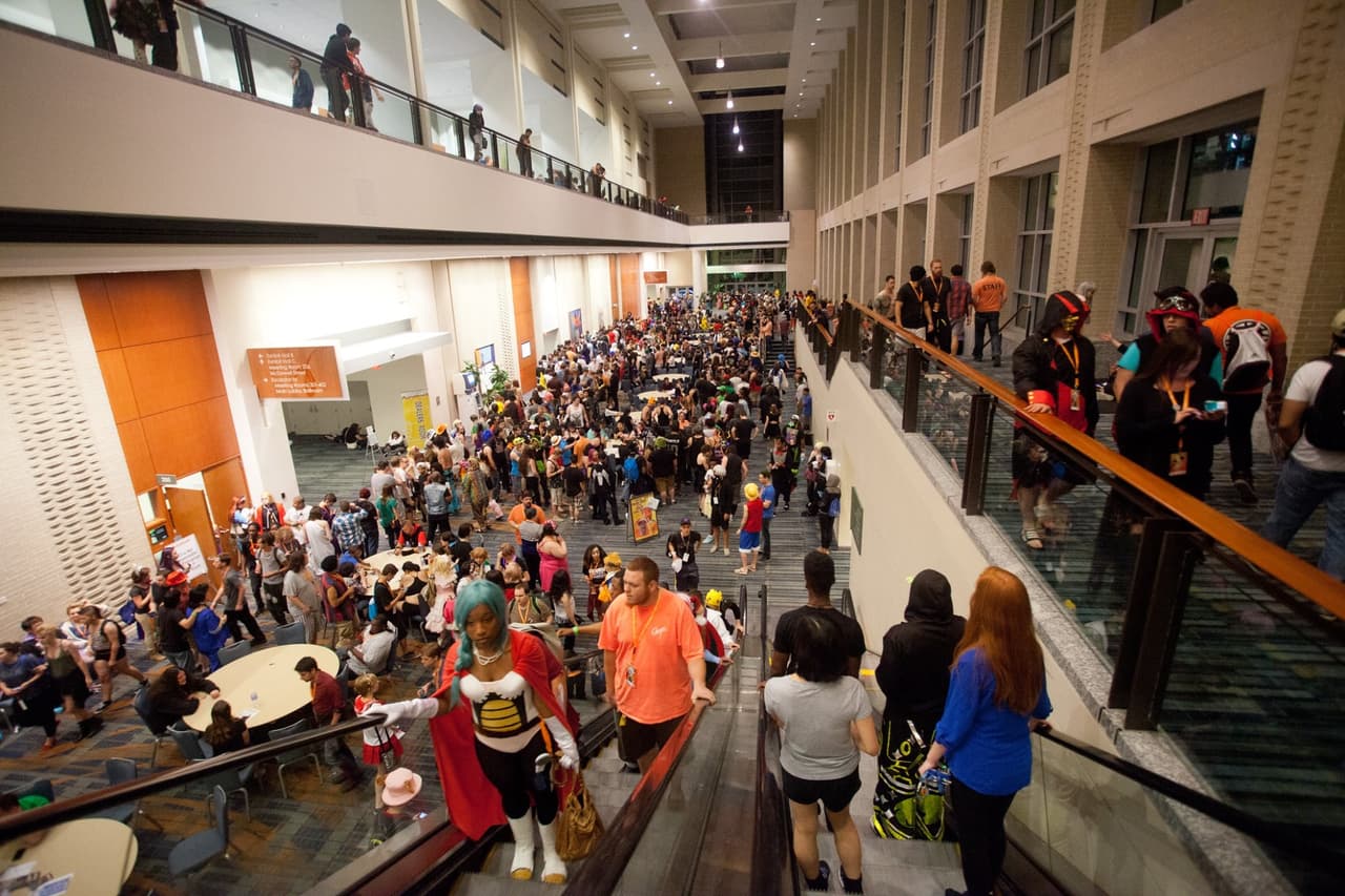 <b>Evento</b>: Animazement
<br>
<b>Fechas</b>: 24 al 26 de mayo
<br>
<b>Lugar</b>: Raleigh Convention Center
<br>
<b>Sitio web</b>: 
<a href="https://www.animazement.com/">https://www.animazement.com/</a> 
<br>
<br>El festival celebra la animación y cultura japonesa durante el fin de semana del Memorial Day atrae a 15.000 asistentes al Centro de Convenciones de Raleigh. El cosplay es un gran atractivo: se anima a los visitantes a disfrazarse de sus personajes favoritos simplemente por diversión o a participar en concursos que muestren sus talentos.