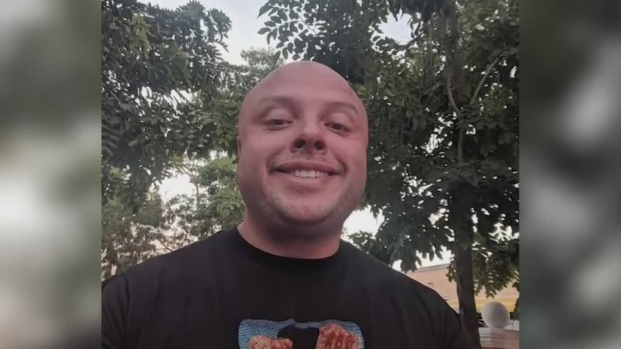 Familiares y amigos le dan el último adiós a A.J. Castañeda, el oficial que murió en medio de un presunto accidente de tránsito