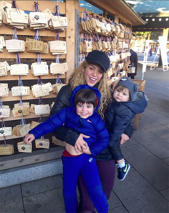 Ya es todo un hermano mayor para Sasha.