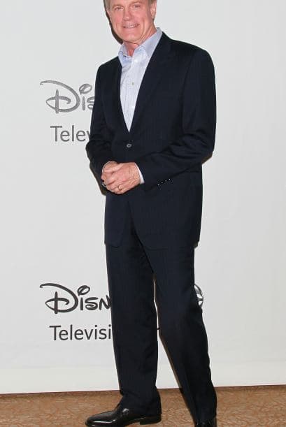 También relata el abuso a una de ellas: "Nunca tuve una conversación con ella.... Sólo había momentos en que me tocaba con su mano, yo la tomaba y la ponía en mis genitales", le cuenta Collins a Grant.