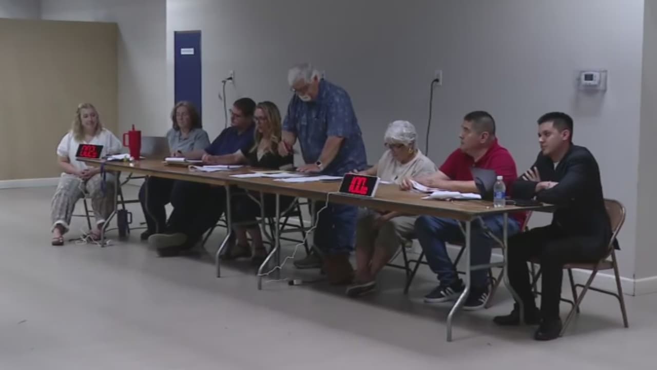Controversia en el condado de Tulare: Protestan contra propuesta de infraestructura informática en la feria local