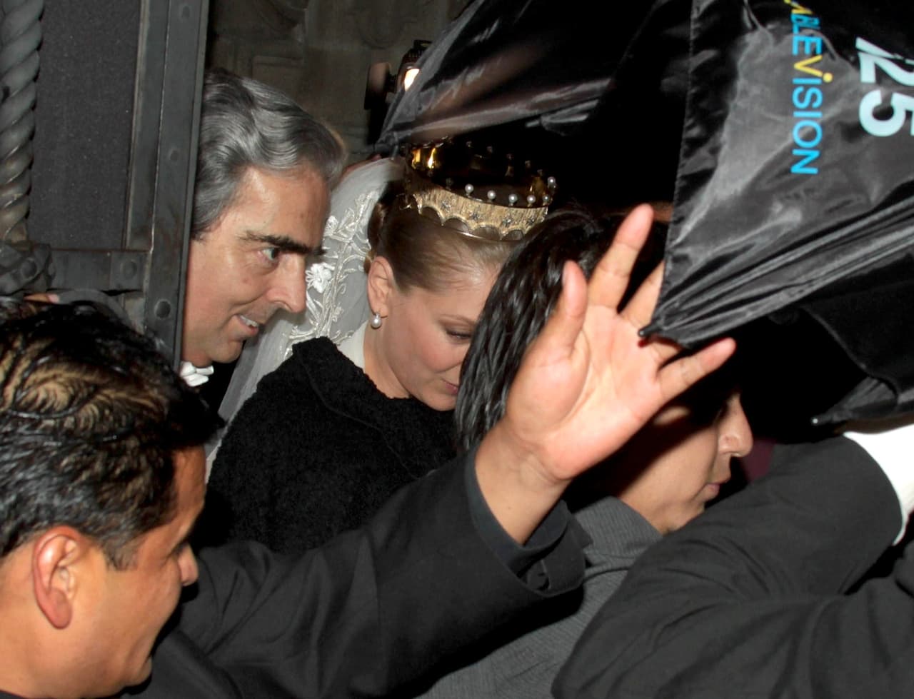 Según la información, varias mujeres de esa familia se han casado con esa joya durante décadas. 
<br>