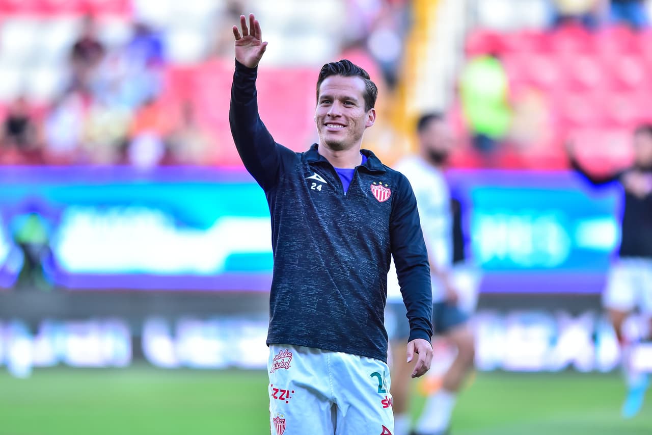 El mediocampista Rubén 'Oso' González se fue del Necaxa para volver a Chivas, equipo en el que se formó.