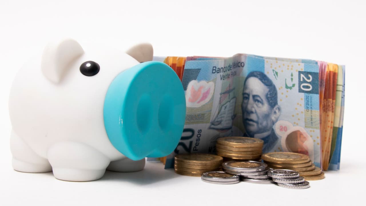 Tu AFORE es parte de tu historia laboral en México y
<b>no se pierde porque cruces la frontera</b>.
<br>Desde Estados Unidos
<b>puedes cuidarla, hacerla crecer y asegurar que el día de mañana tengas un ingreso digno</b>.
<br>Solo necesitas tres cosas:
<b>informarte, organizarte y no dejar pasar el tiempo.</b>