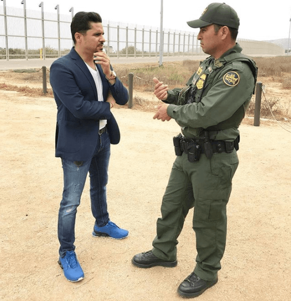 Larry utiliza sus plataformas para discutir temas sociales y dejar un mensaje claro para la comunidad. Aquí
<b>pide derrumbar los muros que dividen países, pero no su gente</b>.
<br>
<br>