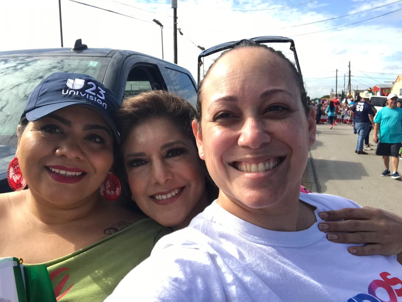 El grupo de Univisión 23 comandado por la Directora de Noticias, Raquel Amparo (en primer plano) se gozó el evento de principio a fin.