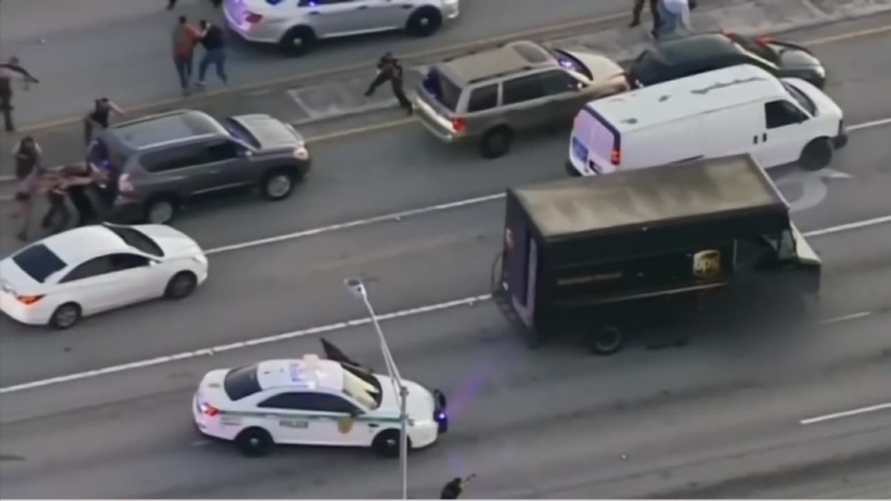 20 policías dispararon sus armas en caso de tiroteo en el que murió un chófer de UPS