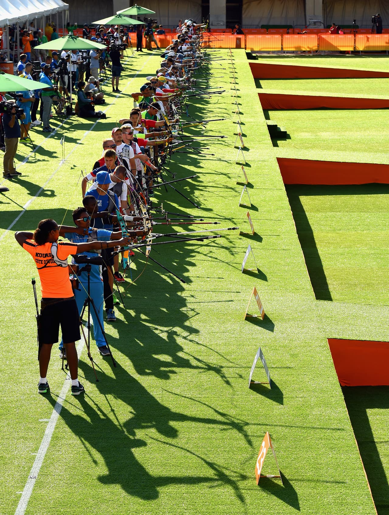 Mientras tanto, el tiro con arco se unió al fútbol como deporte en acción. Las eliminatorias comenzaron y ya cayó un récord.