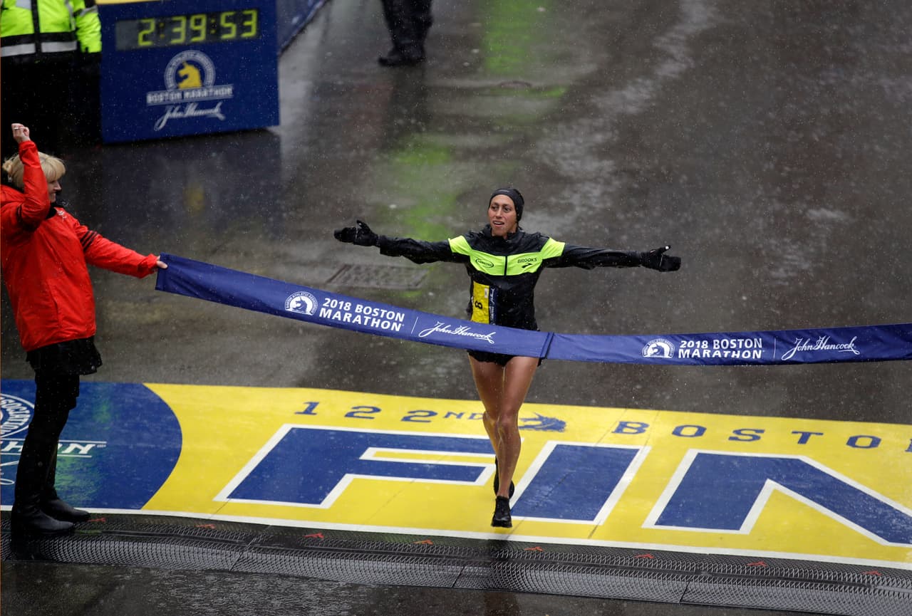 La estadounidense Desiree Linden fue la ganadora entre las mujeres.