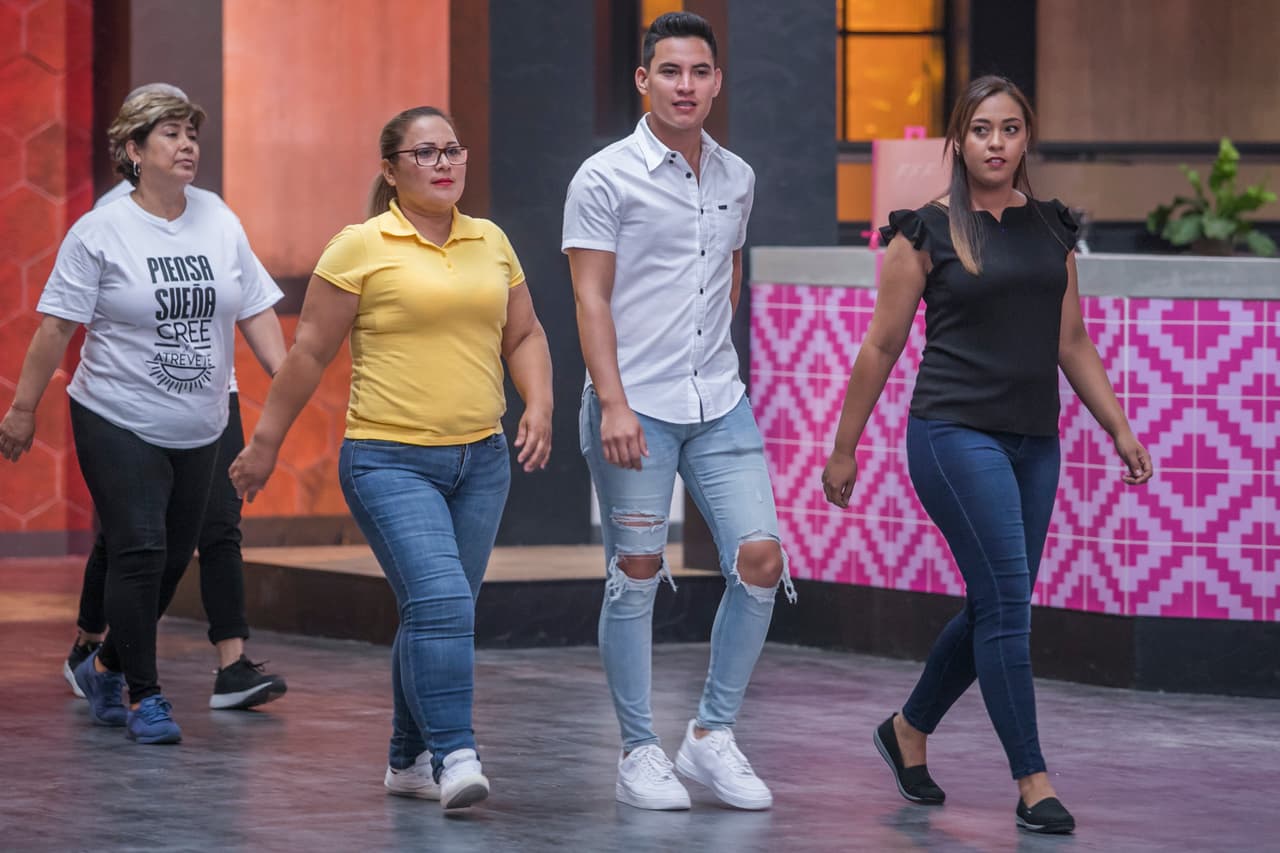 En cuanto ocuparon su lugar, los Wong comenzaron a cantar y bailar, algo muy característico de ellos.