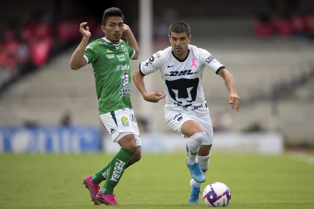 Pumas 1-2 León. Con goles de Macías y Tesillo, para La Fiera; por los locales descontó Carlos González.