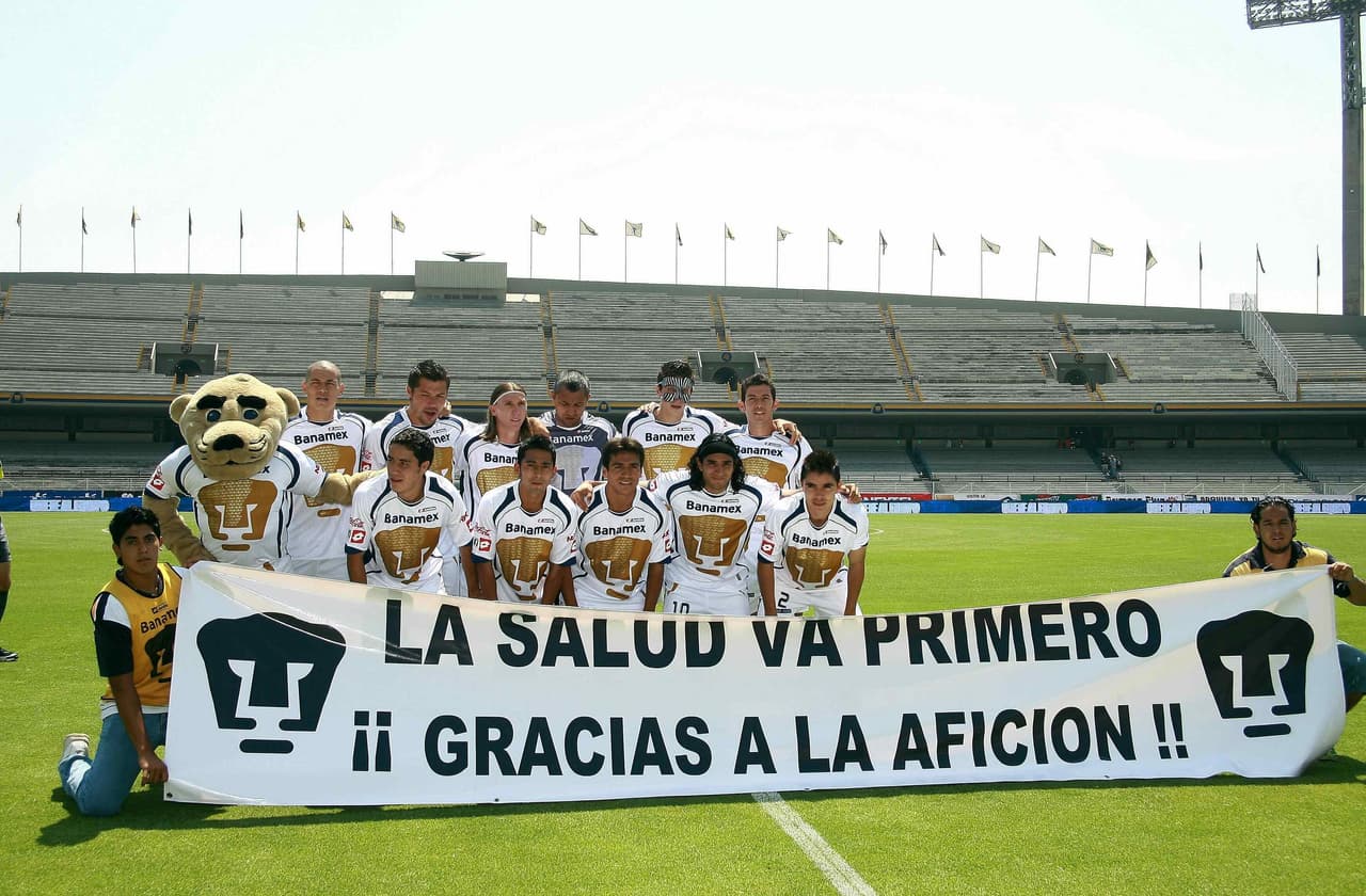 Incluso previo al encuentro, futbolistas auriazules mostraron pancarta para su afición.