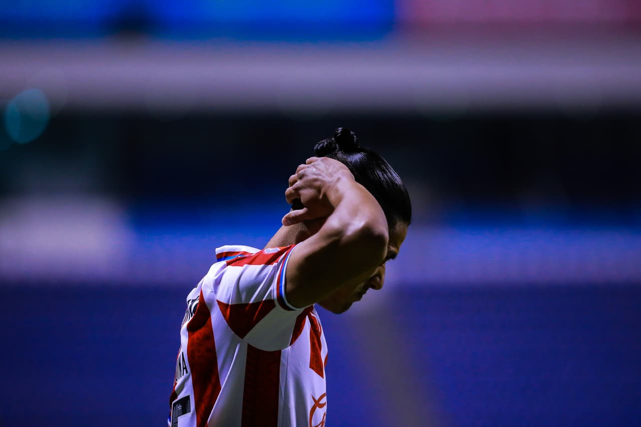 Uriel Antuna, inmiscuido en supuesta indisciplina de Alexis Vega