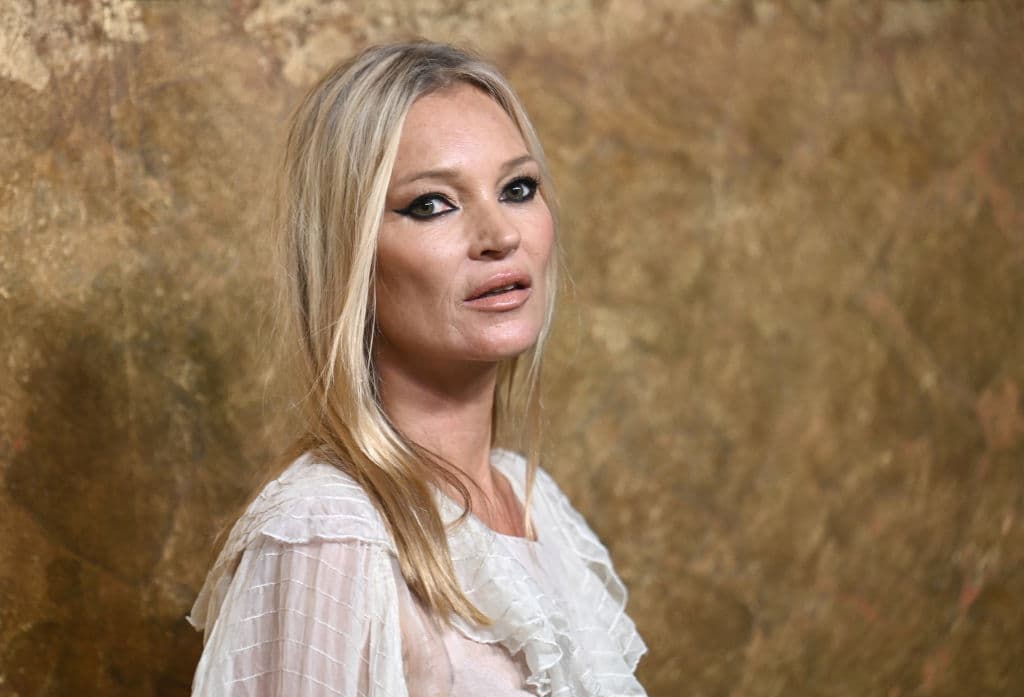 <b>Kate Moss:</b> La modelo británica enfrentó una prohibición de entrada a Estados Unidos durante casi una década, desde aproximadamente 2005 hasta 2015, debido a su historial de abuso de drogas.