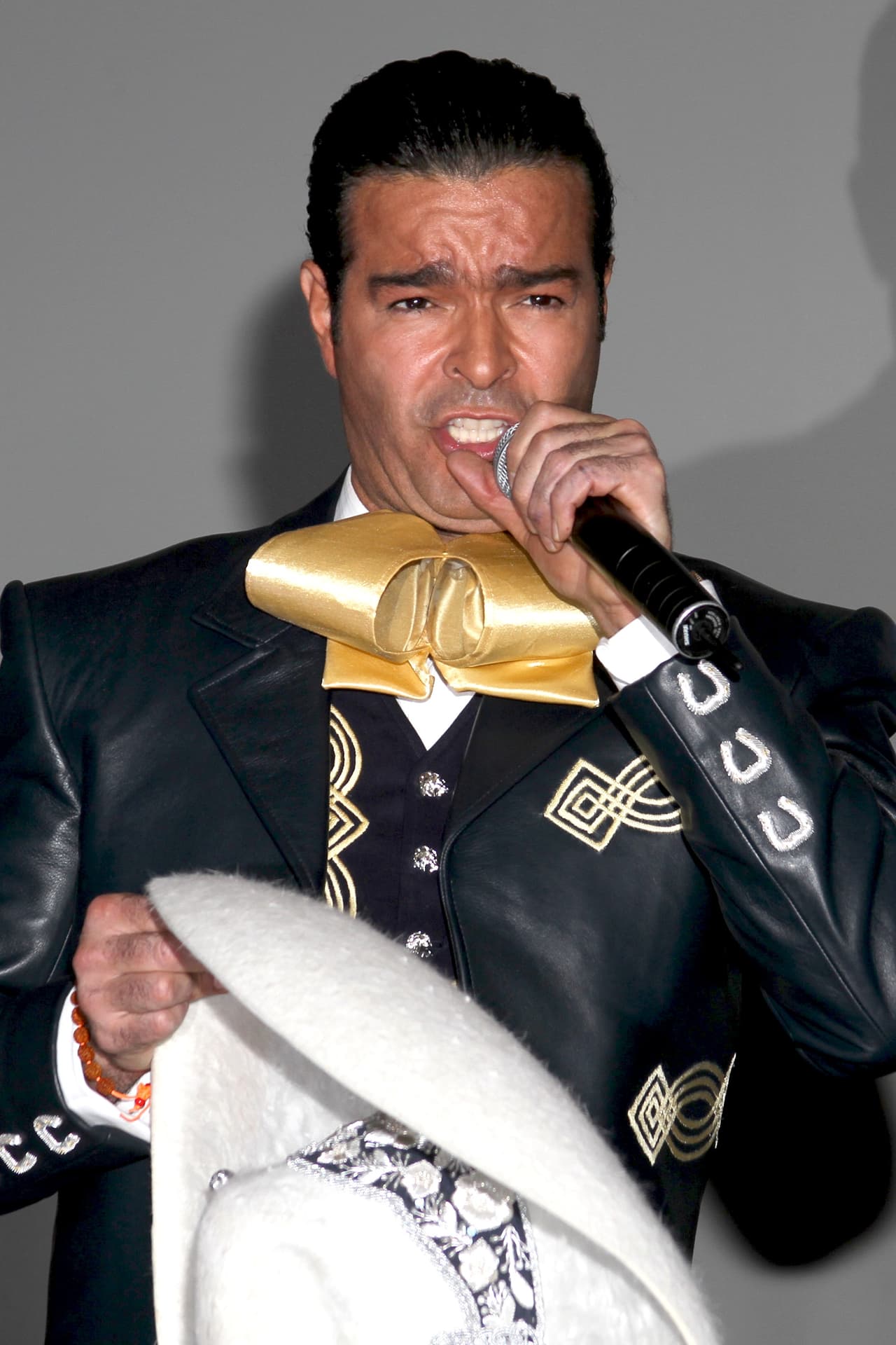 Sin embargo, afirmó que en una ocasión él y su ex terminaron en la fiscalía porque ella alegó que la había violentado, pero el juez dictó a su favor: "Dijo que la había golpeado, fuimos los dos a la fiscalía y me dijo el fiscal: 'Usted no tiene nada que hacer aquí porque la señora dice que tú la agrediste y no tiene ningún tipo de agresión ni física ni verbal'", declaró.
<br>