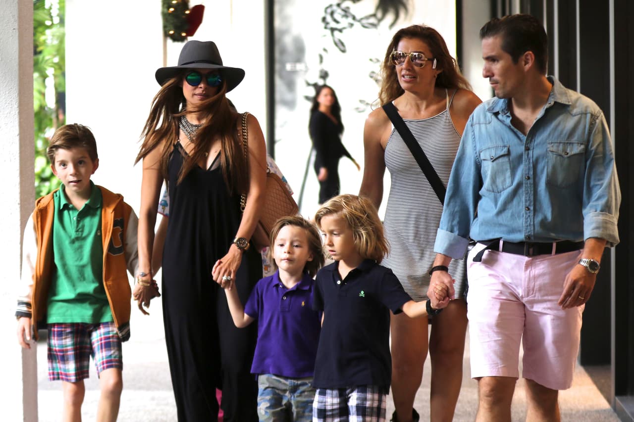 Días atrás, la presentadora fue captada por los paparazzi junto a toda su familia de paseo en Miami.