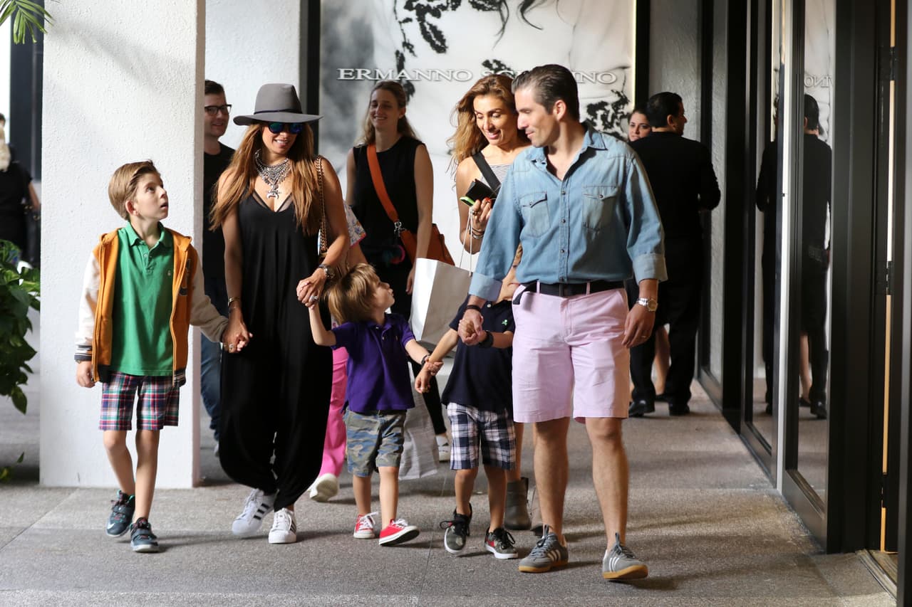 Todo volvió a la calma y siguieron con su paseo.