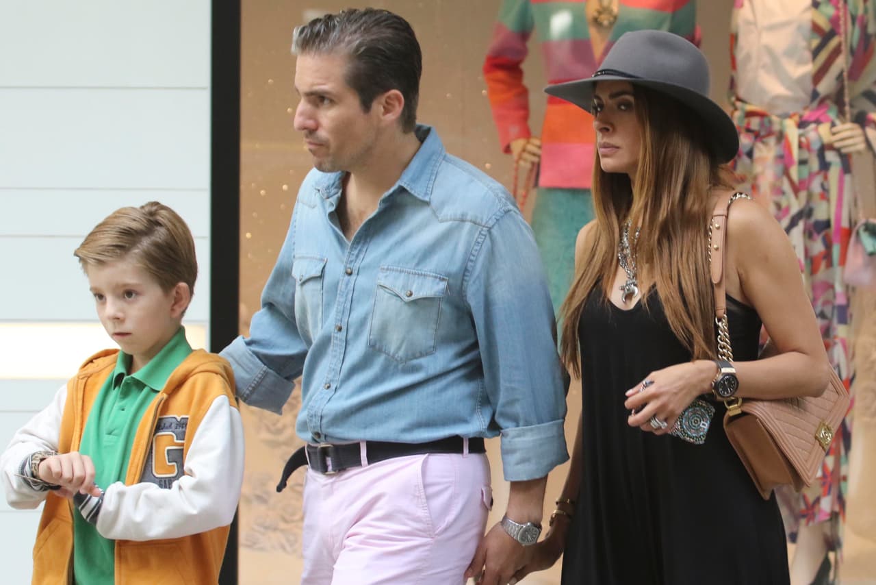 Gali, su esposo e hijos estuvieron de compras.