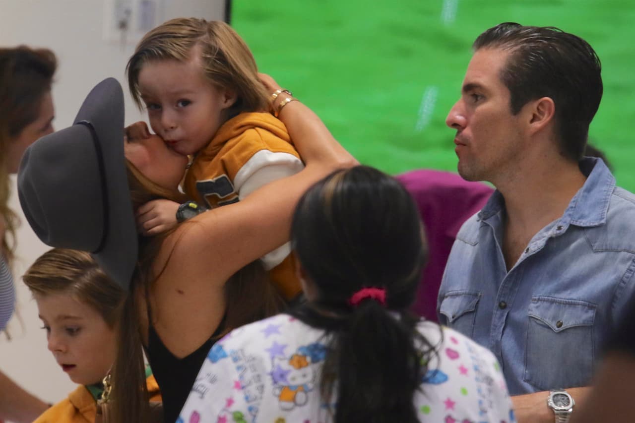 La presentadora también se dejó ver de lo más dulce con su hijo, Mateo.