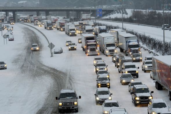 El gobernador de Georgia, Nathan Deal, anunció hoy que cerca de mil miembros de la Guardia Nacional ya han sido movilizados a lo largo del estado para asistir a los afectados por la tormenta invernal.