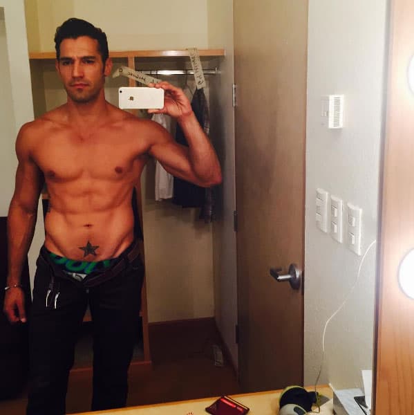 Ha participado en importantes obras de teatro donde ha hecho desnudos.