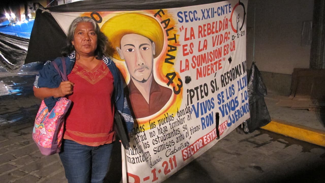 Beatriz Gutiérrez, directora del preescolar indígena de San Mateo del Mar, el 16 de junio, en el plantón en Oaxaca.