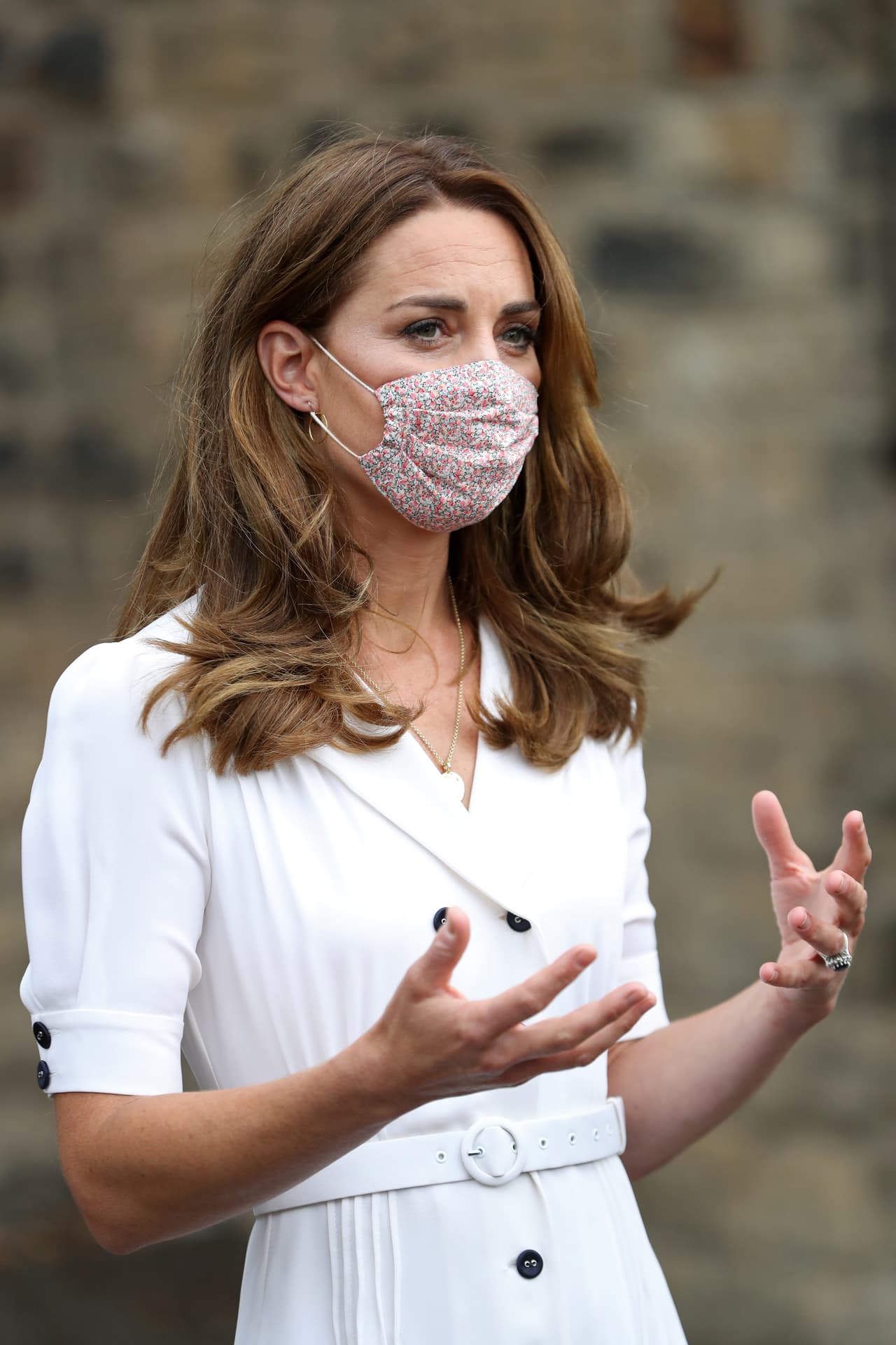 De acuerdo con el portal de la revista 
<b><a href="https://www.hellomagazine.com/fashion/royal-style/2020080594788/kate-middleton-floral-face-mask-revealed/" target="_blank">Hello!</a></b>, el accesorio de la duquesa tiene una historia muy particular. 
<br>