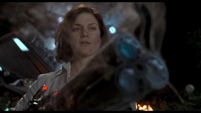 <b>Linda Fiorentino</b>
<br>El amor imposible de todos en los noventa fue la médico forense Laurel, quien se involucra en el caso de los protagonistas al descubrir algo extraño en unos cuerpos aparentemente humanos.