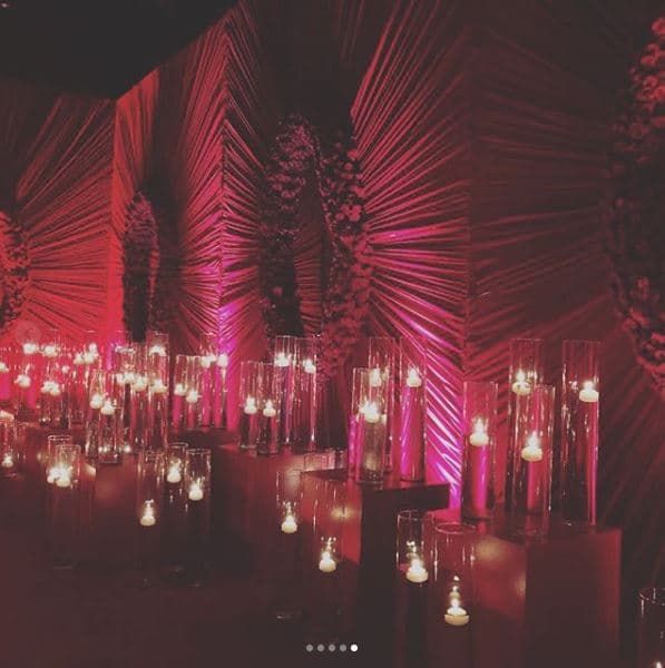 De hecho, la decoración de la fiesta estuvo inspirada en las novelas de '50 Shades of Grey", realizada por los diseñadores de eventos mexicanos González Helfon.