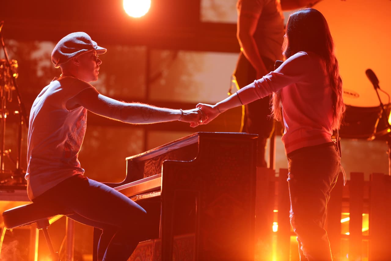 Los chicos quieren que todo salga perfecto en su presentación. ¡Qué linda muestra de amor entre hermanos!