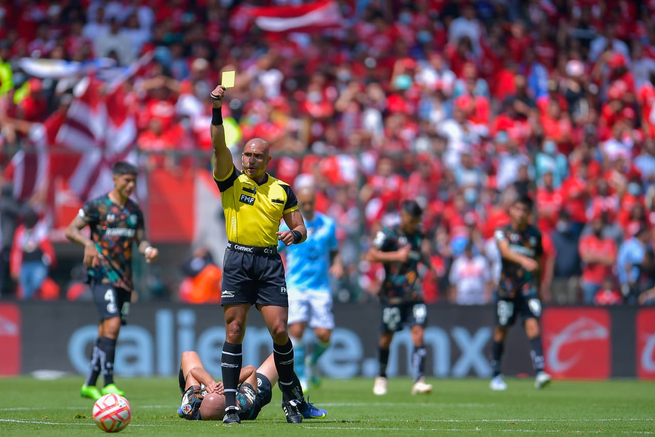 En el partido se marcaron varios penales, el Toluca a provechó, pero Gallos faló su chance.