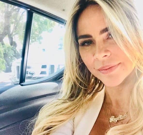 Sin embargo, el reportero Gabriel Cuevas aseveró durante la emisión de 'Formula espectacular' que la producción de 'Celia, el musical' celebró la salida de la actriz debido a que no existía un buen trato con el equipo como maquillistas y bailarines a quienes, incluso, Aylín Mujica responsabilizó del absceso en el glúteo que la llevó a ser intervenida quirúrgicamente en Miami, Florida.