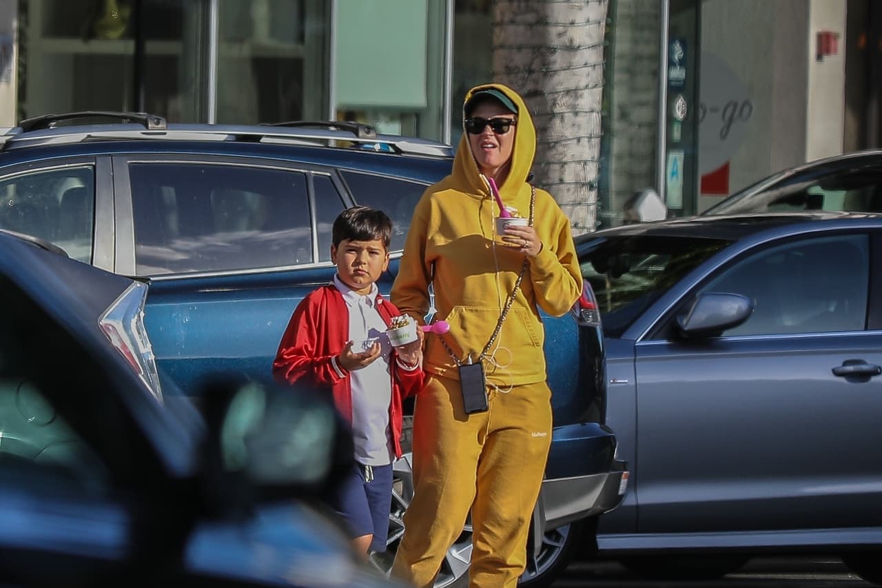 El amor de 
<b>Katy Perry</b> por 
<b><a href="https://www.univision.com/famosos/orlando-bloom-pone-en-venta-su-casa-tras-entregarle-a-katy-perry-el-anillo-de-5-millones-de-dolares-fotos" target="_blank">Orlando Bloom</a></b>
<a href="https://www.univision.com/famosos/orlando-bloom-pone-en-venta-su-casa-tras-entregarle-a-katy-perry-el-anillo-de-5-millones-de-dolares-fotos" target="_blank"> </a> quedó una vez al descubierto luego de ser captada haciéndose cargo de su hijo.