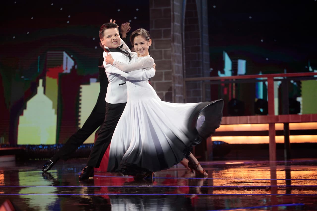 Los bailarines de 'Beba y sus Yolotzin' se apoderaron del escenario, con lo que conquistaron a los jueces. Miguel Bosé les aconsejo que después del show siguieran bailando juntos, coreografías clásicas o de salón, que les van muy bien. Obtuvieron 47 puntos de calificación.