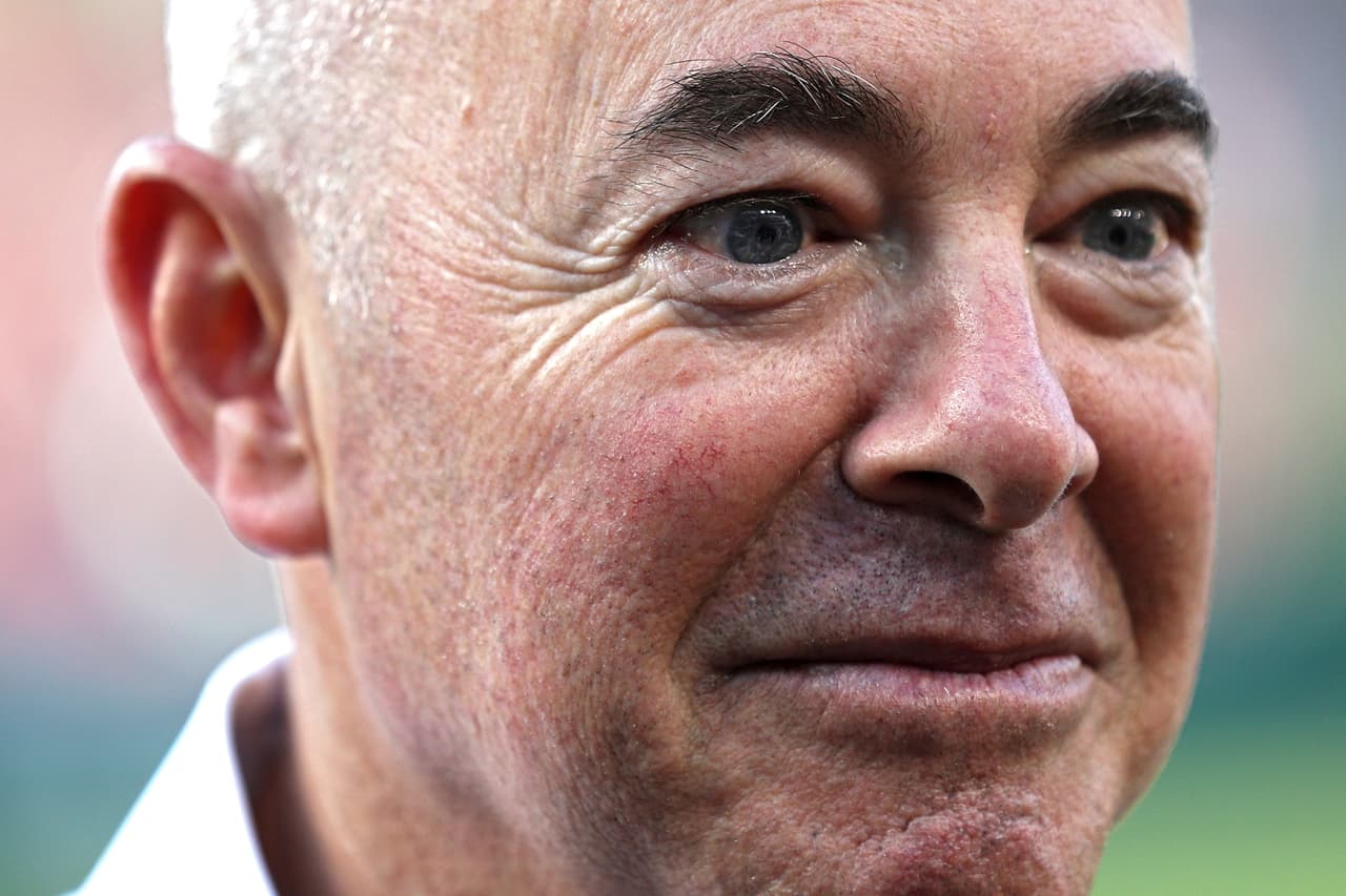 <b>Secretario de Seguridad Nacional: Alejandro Mayorkas. </b>Fue subsecretario de esa cartera en 2013, durante el gobierno de Obama. Se convertirá en el primer latino en ocupar este cargo en cerca de 18 años. Mayorkas lideró la implementación de DACA como 
<a href="https://www.uscis.gov/history-and-genealogy/our-history/commissioners-and-directors/alejandro-mayorkas#:~:text=Alejandro%20Mayorkas%20served%20as%20Director,States%20Senate%20in%20August%202009.">director de los Servicios de Ciudadanía e Inmigración (USCIS)</a>, donde estuvo entre 2009 y 2013.