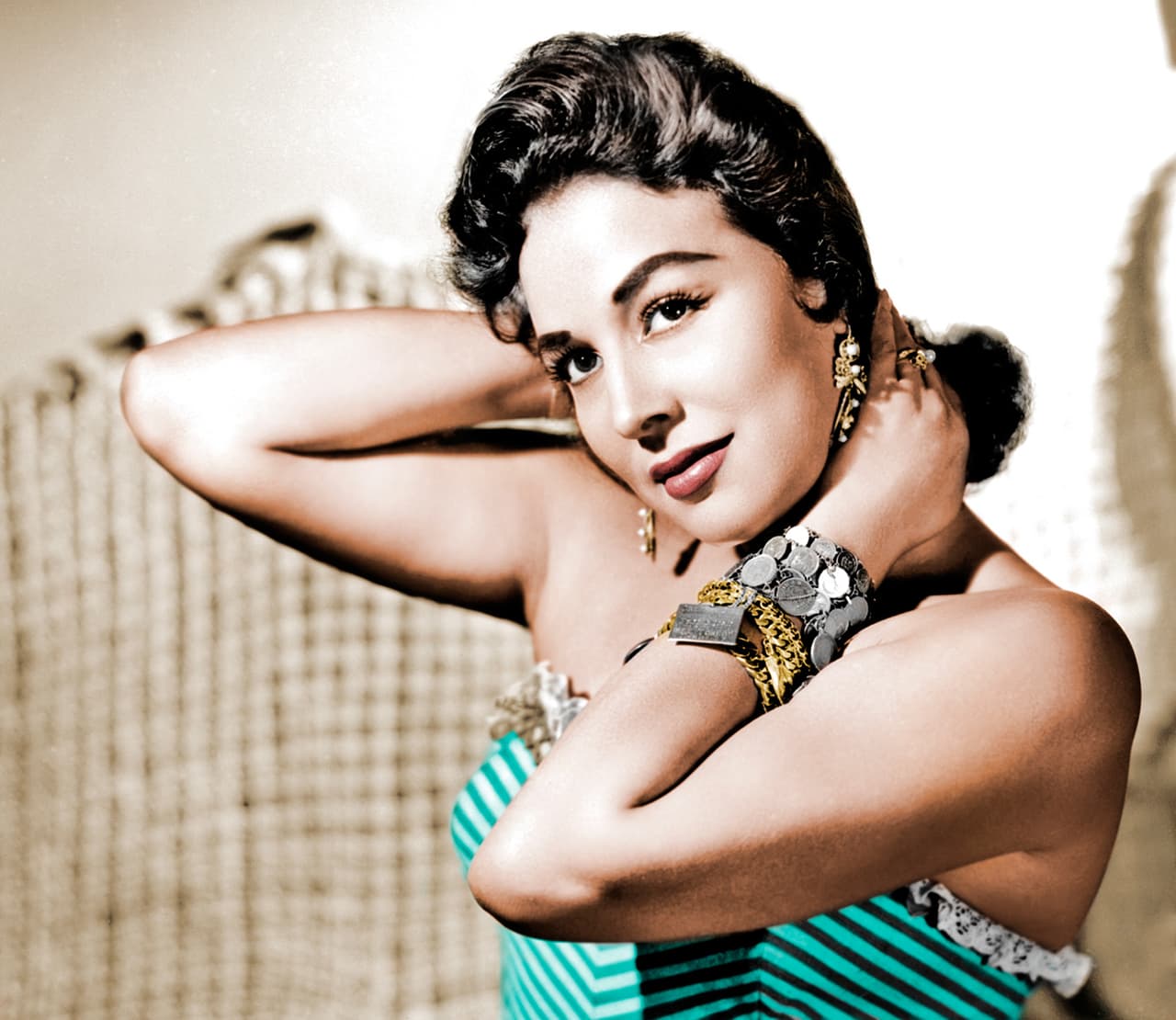 Guillermina Jiménez Chabolla, mejor conocida como Flor Silvestre, es una cantante originaria de Salamanca, Guanajuato (al centro de la República Mexicana) considerada como una de las mejores intérpretes de la música ranchera.