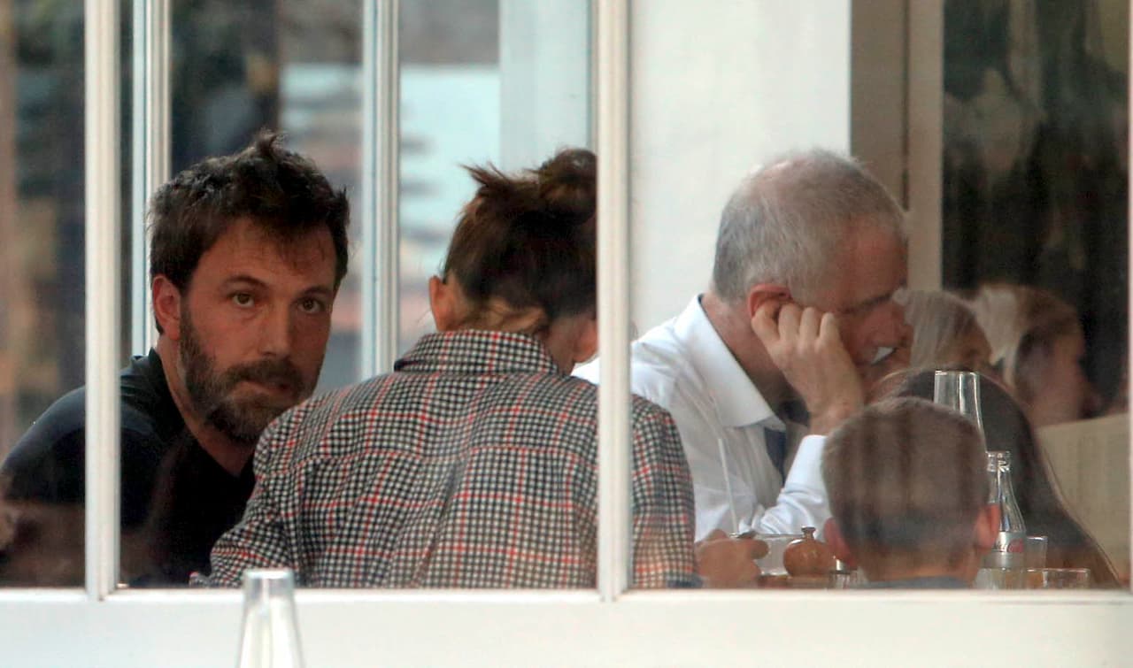 La familia comía tranquilamente en este local londinense.