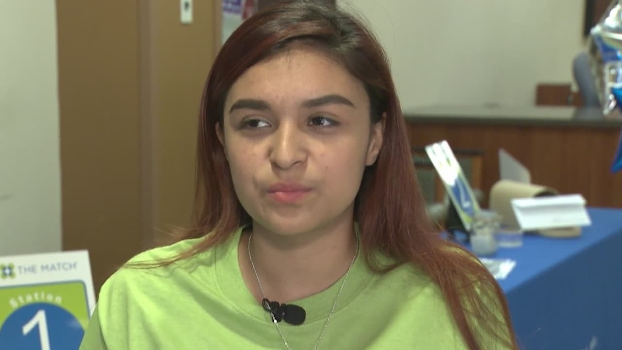 Adolescente hispana que padece enfermedad genética hace un llamado para encontrar un donador
