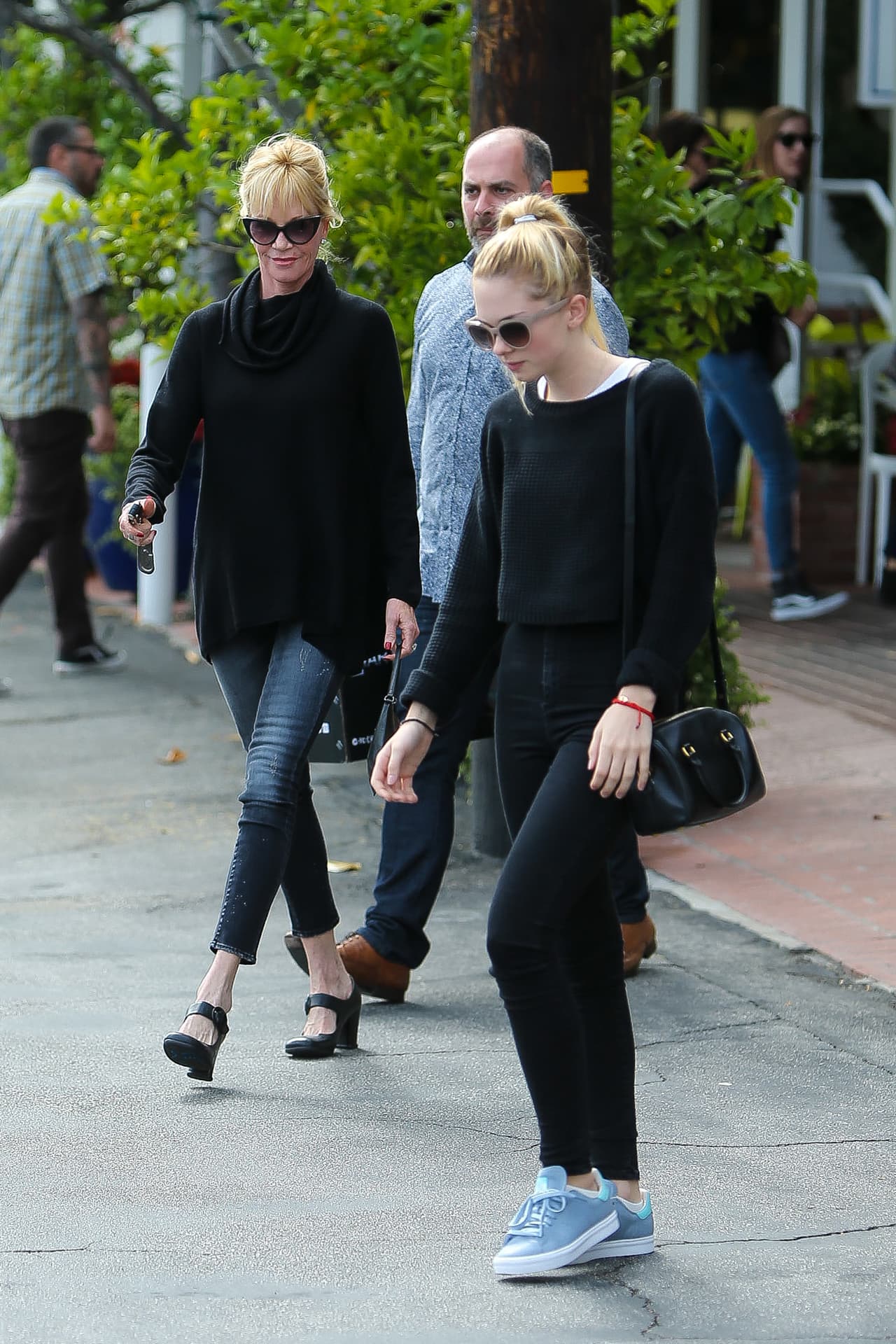 Stella pronto abandonará Los Ángeles para asistir a la universidad en Nueva York.