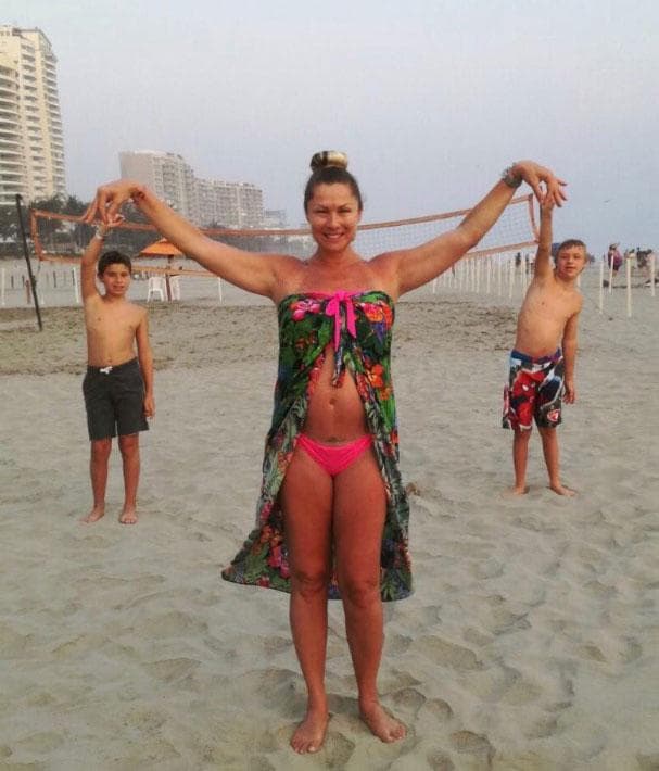 Por lo pronto, está dedicada totalmente a sus hijos y procura ponerles mucha atención ahora que se acercan a la adolescencia.