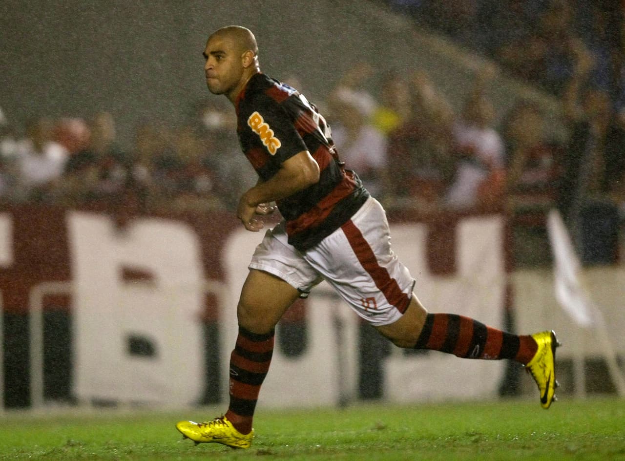 Adriano. Debutó en Flamengo en el 2000. Pasó por el Inter, Fiorentina, Parma, Sao Paulo, Flamengo, Roma, Corinthians, Atlético Paranaense y terminó su carrera en Miami FC en 2016.