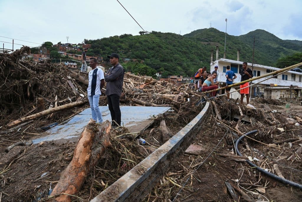 La vicepresidenta Delcy Rodríguez señaló que se decretó "zona de tragedia" la localidad de Tejerías y tres días de duelo.
<br>