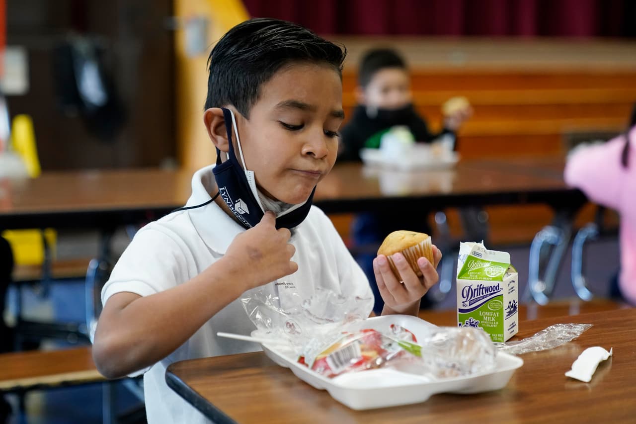 Te explicamos cuál es el proceso para que tus hijos reciban alimentos gratuitos del Distrito Escolar de Fort Bend 