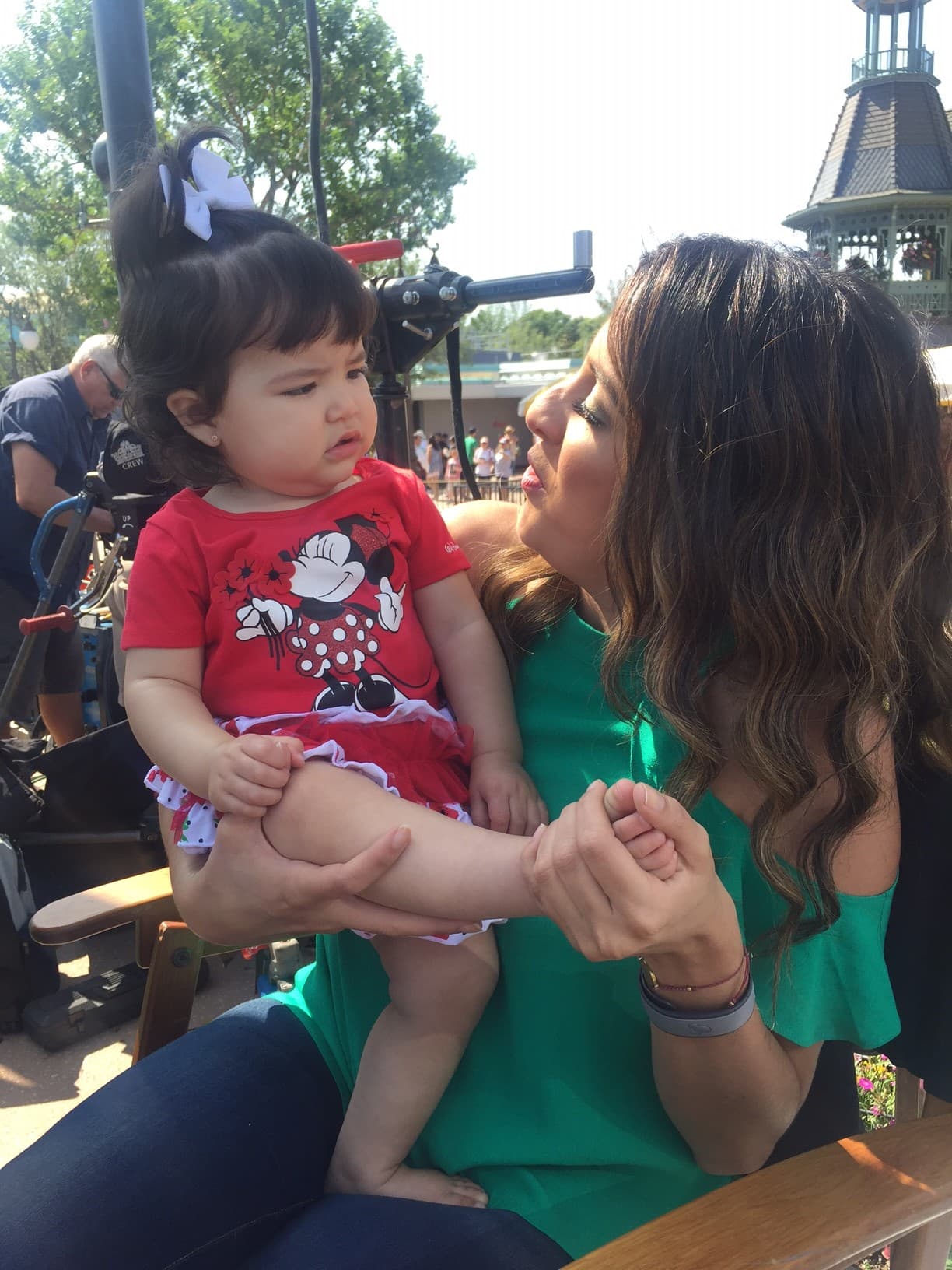 Mayte también se desmoronó ante el encanto de Giulietta y la llenó de mimos.