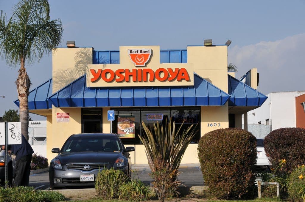 "Eres un estúpido porque no sabes inglés": el comentario por el que un cocinero latino demandó a un restaurante y ganó